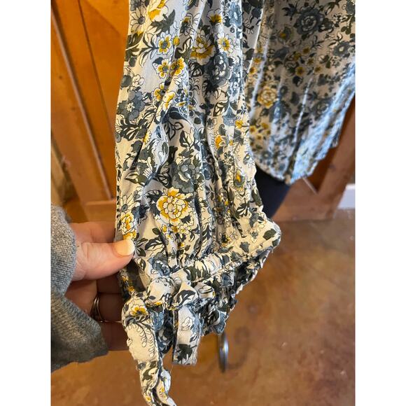 Loft Women's Size Small Floral Button Up Top GUC - Picture 7 of 10